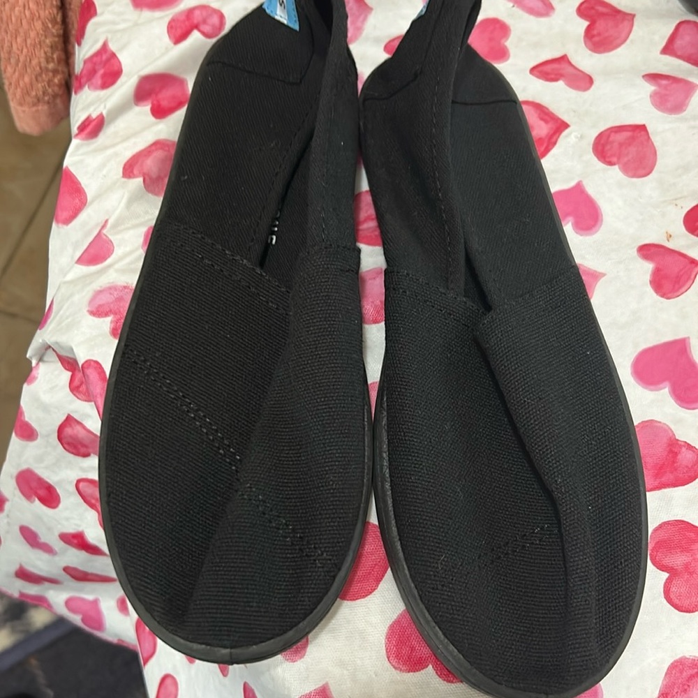 New women’s TOMS